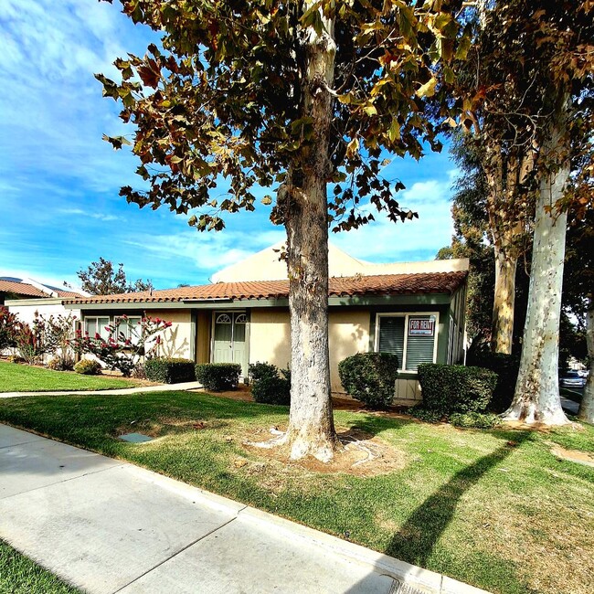 Front door view - 1304 Camelot Dr Townhome