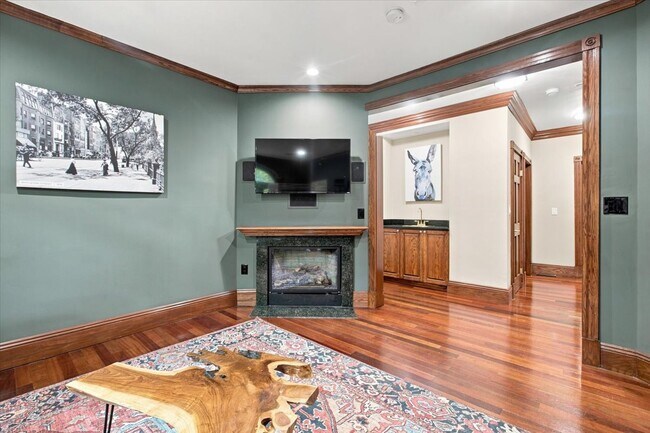 9 Strathmore Rd