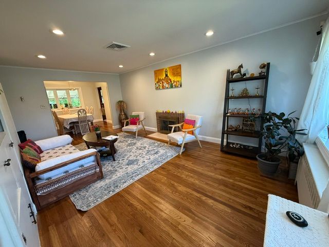Photo - 20 Gainsboro Ln