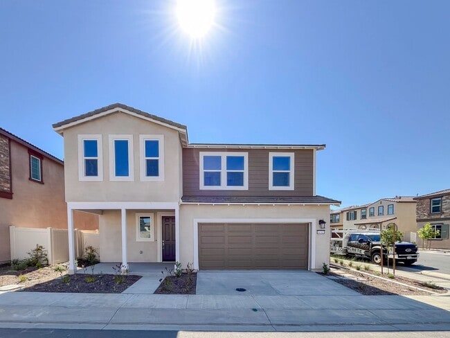 Building Photo - NEWER CONSTRUCTION ~SOLAR~ 3 BED 3 BATH BE... Rental