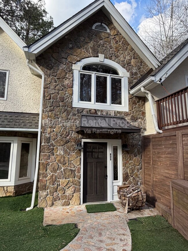 Photo - 835 Timber Lake Trail