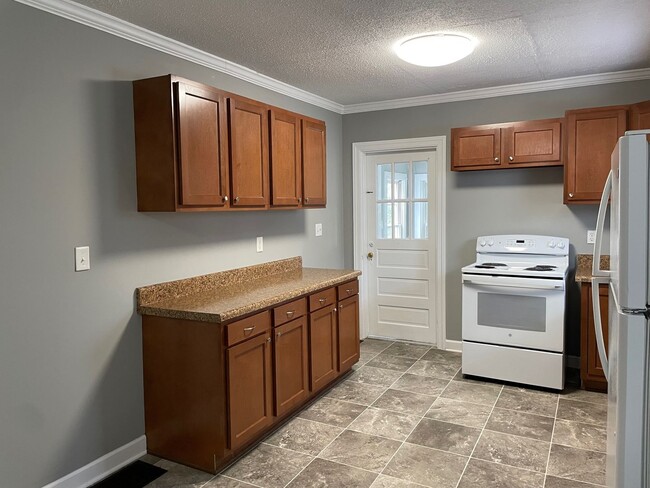 Photo - 3 BED, 1 BATH HOME, $1,300 MONTH, $1,300 DEPOSIT!!