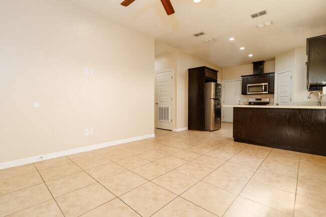 Photo - 2710 E Garfield Ave Unidad 1