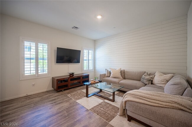 Photo - 530 Gloster Ave