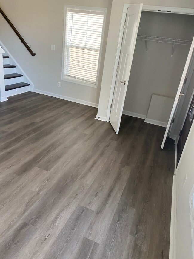 Photo - 521 Caddy Aly