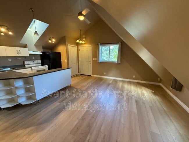 Photo - 9116-9194 94 Ave NW