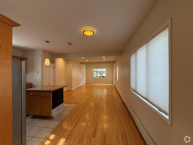 Building Photo - 512 E Penn St Unit Lower Rental