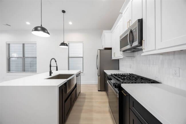 Photo - 2528 Live Oak St