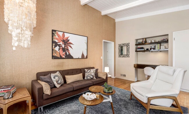 Photo - 806 Westmount Dr Unit 3