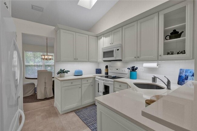 Photo - 3/2 Condo available in Emerald Bay!