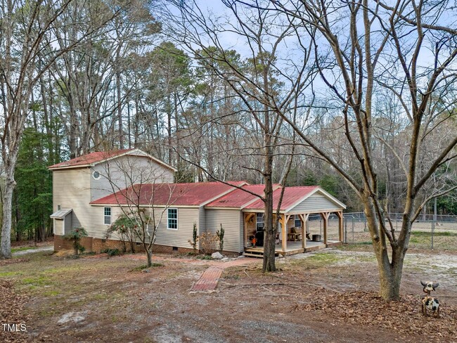 Building Photo - Mini Farm on 2 acres Rental