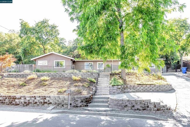 Building Photo - 1371 Juanita Dr Rental