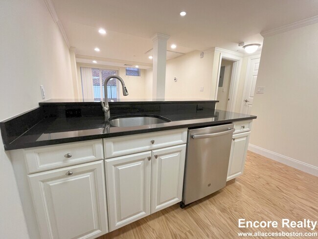 Photo - 12 Chauncy St