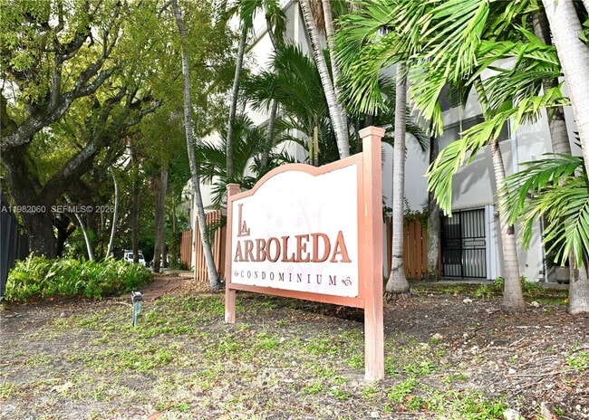 Photo - 1910 SW 17th Ave Unit 2