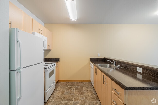 1BR, 1BA - 697SF - Kitchen