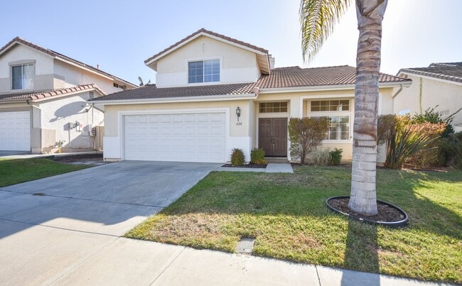 Building Photo - Beautiful Spacious 3BR/2.5BA Located in th...