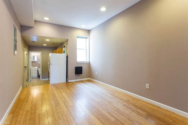 4 br, 2 bath Triplex - 1745 WILLINGTON ST ... - 4 br, 2 bath Triplex - 1745 WILLINGTON ST ... Condo Unit F2