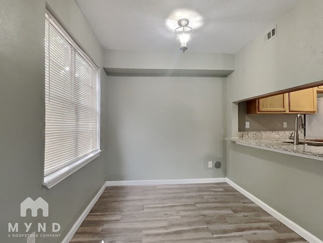 Photo - 21502 Millhouse Rd
