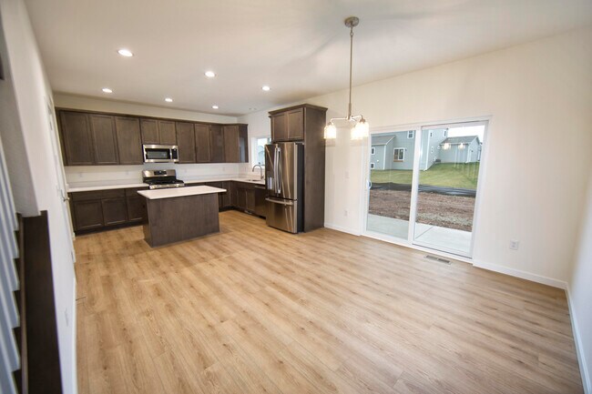 Photo - 2009 Savannah Dr