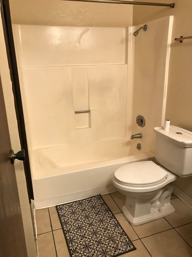 Photo - 1111 Willow St Apartments Unit 1