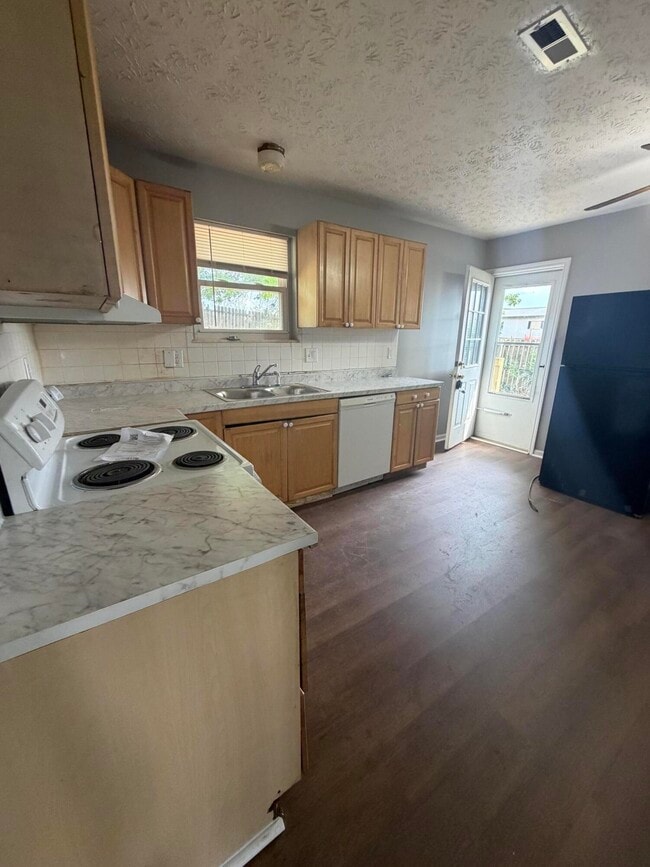 Photo - 3732 Red River Dr