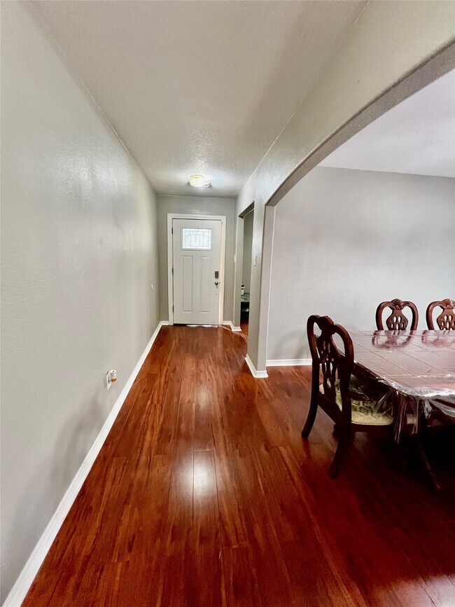 Photo - 9610 Serenata Ct