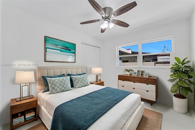 Photo - 832 NW 28th St