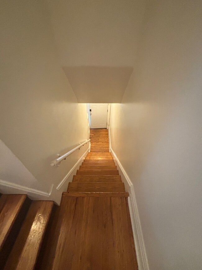 Photo - 5054 Winona Ave