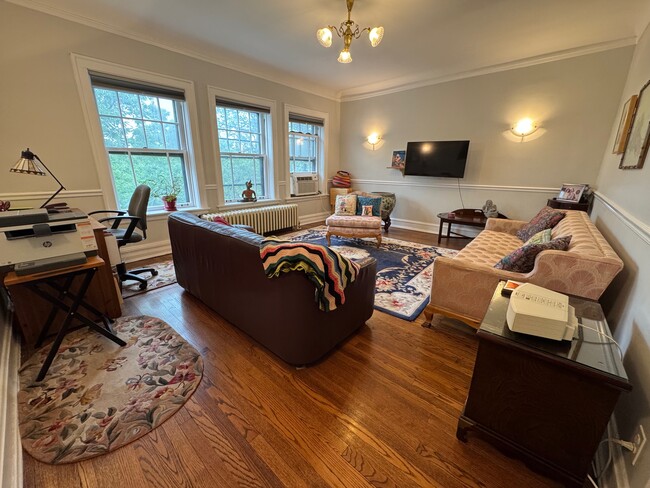 Building Photo - 442 Elmwood Ave Unit #3 Rental