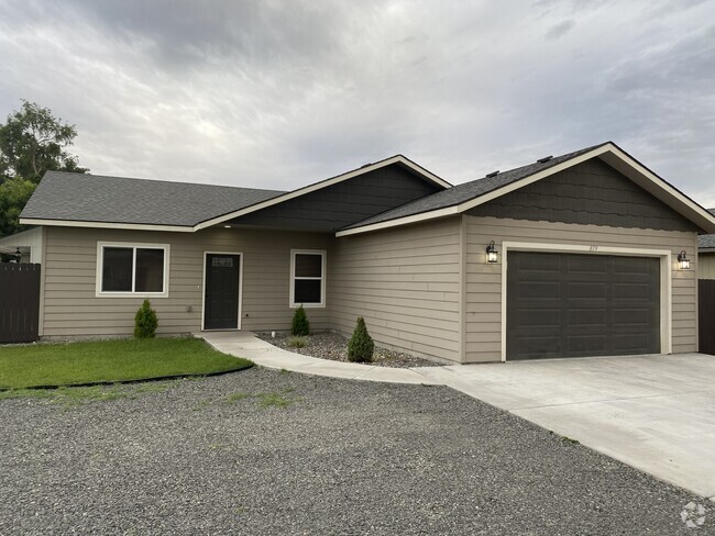 Building Photo - 879 SW 14th Plz Rental