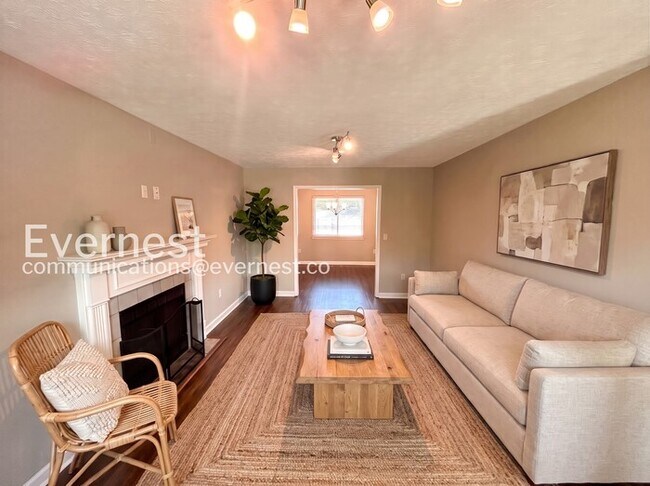 608 Doral Pointe