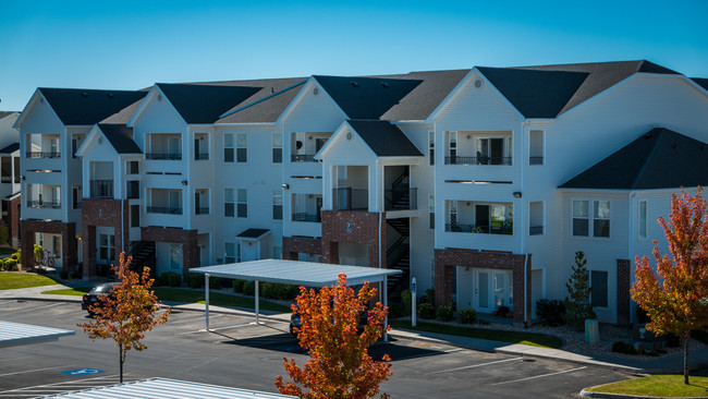 Beautiful grounds - Eagles Landing Apartments