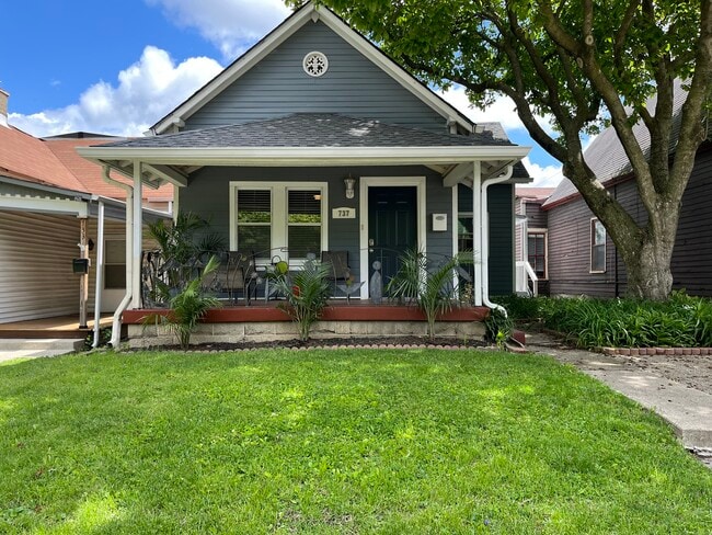 Building Photo - Charming 2-Bed, 2-Bath Main-Floor Home in Indianapolis