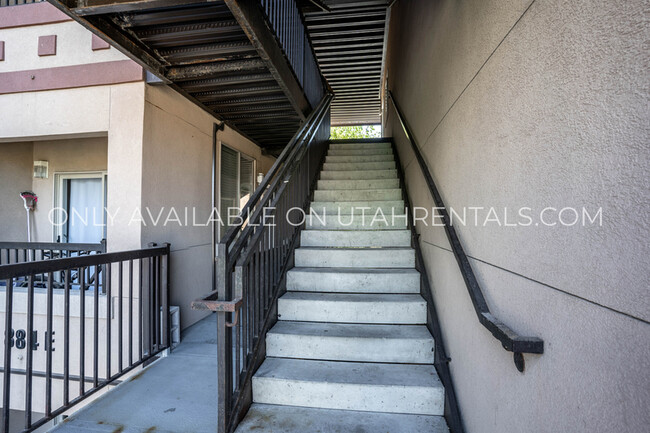 Photo - 866 E 700 N House