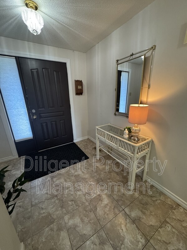 Photo - 2333 Sunnylea St