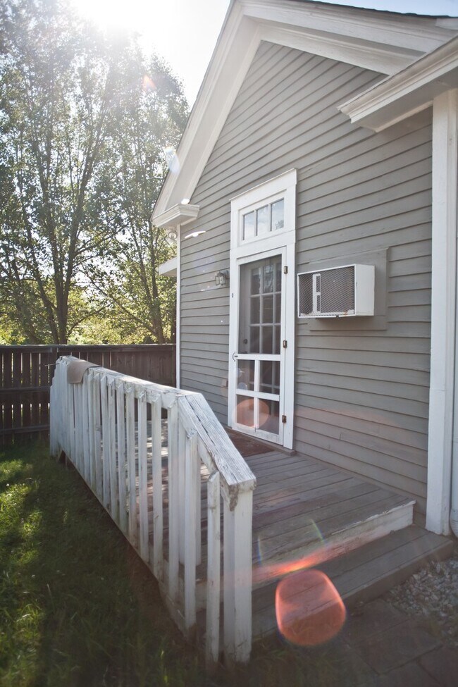 Photo - Adorable studio apartment, walk to UNC and downtown! Utilities included!