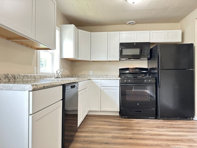 Photo - Beautiful 3 Bedroom Home Available!