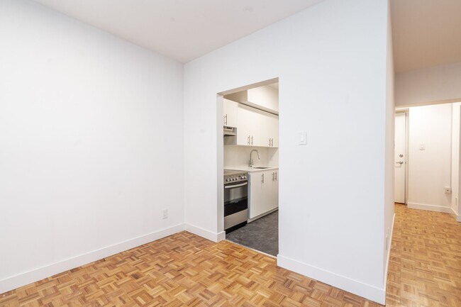 Photo - 36 Castle Frank Rd