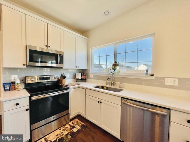 Photo - 73 Wellspring Dr