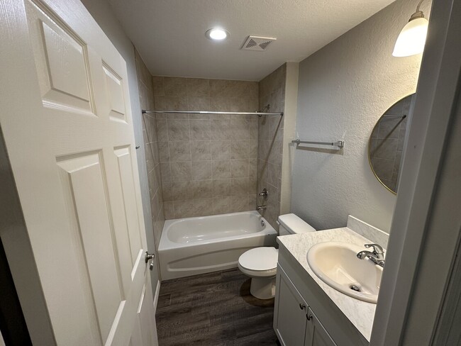 Photo - 3463 NE 55th Ave Unit 2