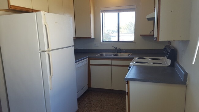 Photo - 2 bed/1 bath in fourplex. Hardwood floor, ... Apartamento Unidad C