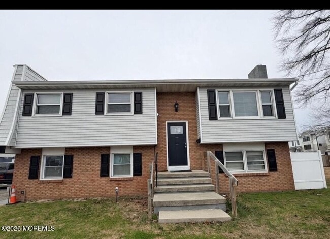 Building Photo - 2133 Bridge Ave