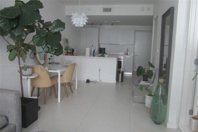 Photo - 501 NE 31st St