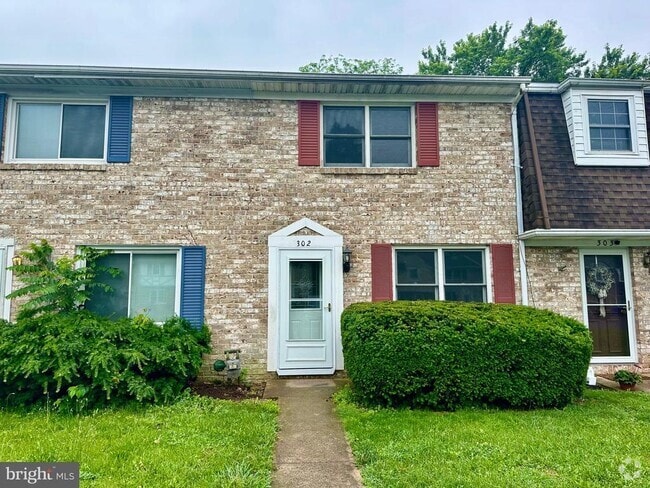 Building Photo - 302 Hills Dr Rental