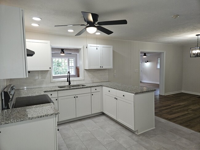 Photo - 853 Shannon Dr