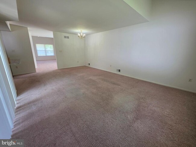 Building Photo - 38 Heatherfield Way