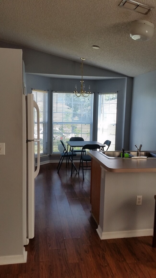 Photo - 8522 Rainbow Ave