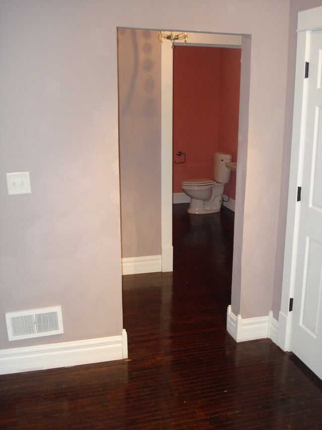 Photo - 1002 W Oakland Ave Unit C