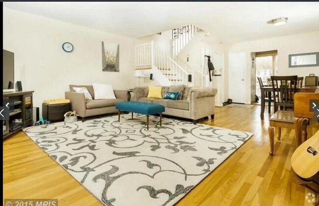 Building Photo - 242 G St SW Unit TOP FLOORS Rental