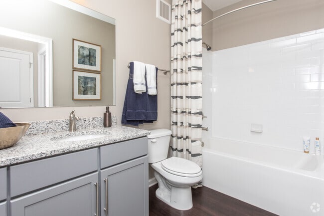 1BR, 12BA - 940SF